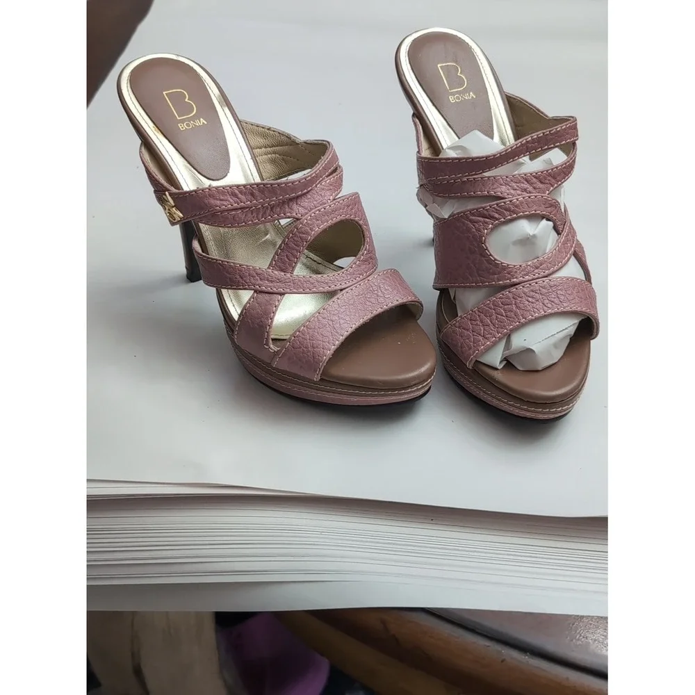 Bonia Women's pink leather‎ heels size 36